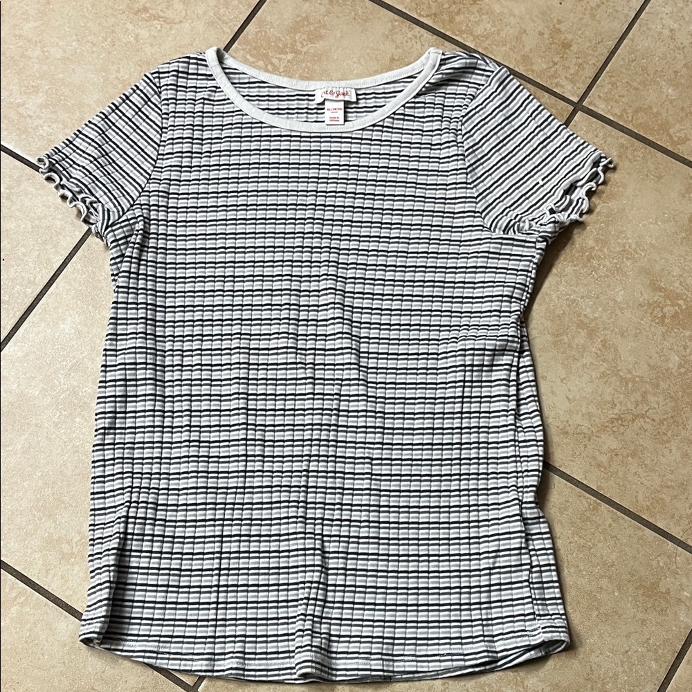 Xhilaration Black and White Checkered Short Sleeve Top